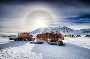 Antarctic adventure camps with Antarctic Logistics & Expeditions