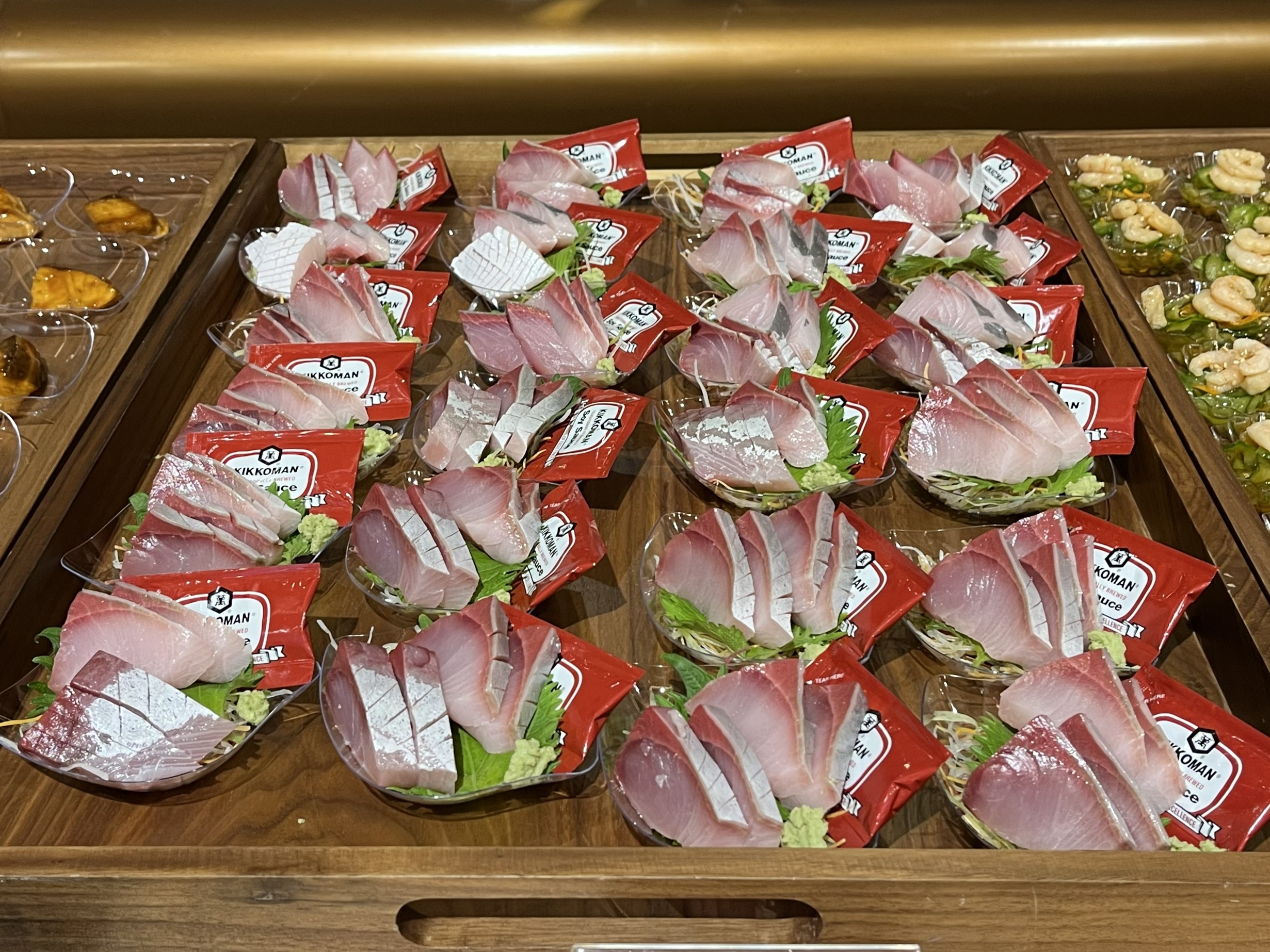 Fresh sashimi made with yellowtail from Oita Prefecture